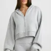 TRUE Felpa con cappuccio corta in maglia grossa con zip in grigio melange TRUE Felpa con cappuccio corta in maglia grossa con zip in grigio melange