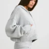TRUE Felpa con cappuccio corta in maglia grossa con zip in grigio melange TRUE Felpa con cappuccio corta in maglia grossa con zip in grigio melange