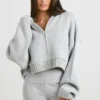 TRUE Felpa con cappuccio corta in maglia grossa con zip in grigio melange TRUE Felpa con cappuccio corta in maglia grossa con zip in grigio melange