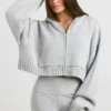 TRUE Felpa con cappuccio corta in maglia grossa con zip in grigio melange TRUE Felpa con cappuccio corta in maglia grossa con zip in grigio melange
