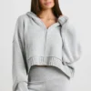 TRUE Felpa con cappuccio corta in maglia grossa con zip in grigio melange TRUE Felpa con cappuccio corta in maglia grossa con zip in grigio melange
