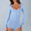 Tuta a maniche lunghe in maglia Ismera in blu chiaro Tuta a maniche lunghe in maglia Ismera in blu chiaro