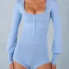 Tuta a maniche lunghe in maglia Ismera in blu chiaro Tuta a maniche lunghe in maglia Ismera in blu chiaro