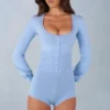 Tuta a maniche lunghe in maglia Ismera in blu chiaro Tuta a maniche lunghe in maglia Ismera in blu chiaro