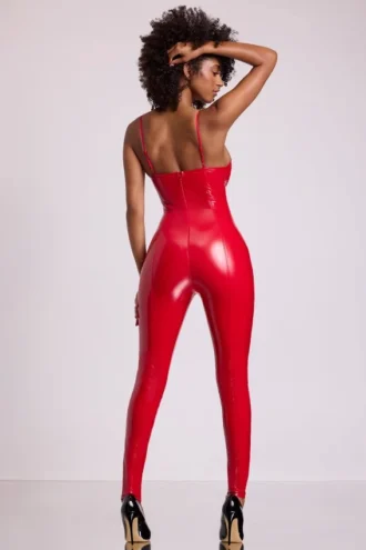 Tuta aderente Lynx in vinile con scollo a V in rosso fuoco