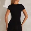 Tuta Bea con maniche ad aletta e scollo quadrato in nero Tuta Bea con maniche ad aletta e scollo quadrato in nero