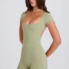 Tuta con schiena scoperta in Matcha Tuta con schiena scoperta in Matcha