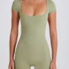 Tuta con schiena scoperta in Matcha Tuta con schiena scoperta in Matcha
