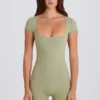 Tuta con schiena scoperta in Matcha Tuta con schiena scoperta in Matcha