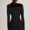Tuta Corte con corsetto e bordi in pelliccia sintetica Nesta in nero Tuta Corte con corsetto e bordi in pelliccia sintetica Nesta in nero