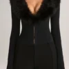 Tuta Corte con corsetto e bordi in pelliccia sintetica Nesta in nero Tuta Corte con corsetto e bordi in pelliccia sintetica Nesta in nero