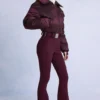 Tuta da sci impermeabile a strati con cintura in bordeaux Tuta da sci impermeabile a strati con cintura in bordeaux