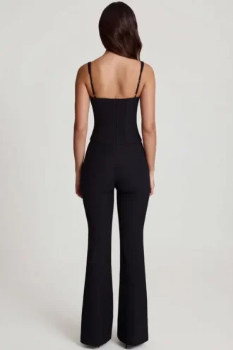 Tuta Elanie con scollo rotondo, corpetto a corsetto e pantaloni svasati in nero