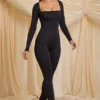 Tuta Elvina Petite in jersey elasticizzato con collo a cappuccio, colore nero Tuta Elvina Petite in jersey elasticizzato con collo a cappuccio, colore nero