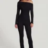 Tuta Erisen in Modal con spalle scoperte e maniche lunghe, colore nero Tuta Erisen in Modal con spalle scoperte e maniche lunghe, colore nero