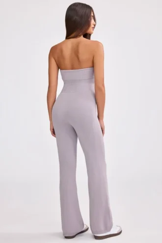 Tuta intera a fascia con pantaloni svasati in maglia grossa color lavanda polverosa