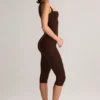Tuta intera capri aderente con scollo quadrato in modal Luma, color cioccolato Tuta intera capri aderente con scollo quadrato in modal Luma, color cioccolato