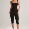 Tuta intera capri aderente Luma in modal con scollo quadrato, nera Tuta intera capri aderente Luma in modal con scollo quadrato, nera
