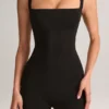 Tuta intera capri aderente Luma in modal con scollo quadrato, nera Tuta intera capri aderente Luma in modal con scollo quadrato, nera
