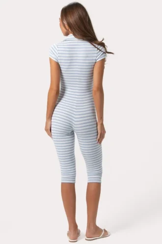 Tuta intera capri in jersey a costine a righe blu Tuta intera capri in jersey a costine a righe blu