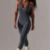Tuta Intera con cut-out a tutta lunghezza in grigio Tuta Intera con cut-out a tutta lunghezza in grigio