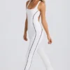 Tuta Intera Petite Soft Active con schiena scoperta in bianco Tuta Intera Petite Soft Active con schiena scoperta in bianco
