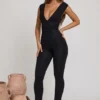 Tuta Intera Romana con scollo a V e vita arricciata in nero Tuta Intera Romana con scollo a V e vita arricciata in nero