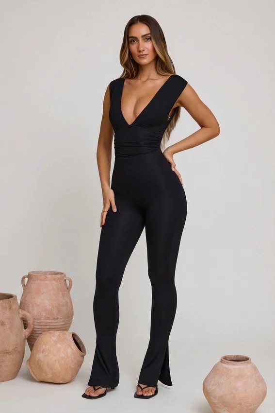 Tuta Intera Romana con scollo a V e vita arricciata in nero Tuta Intera Romana con scollo a V e vita arricciata in nero