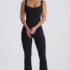 Tuta Intera Soft Active con cut-out sulla schiena in nero Tuta Intera Soft Active con cut-out sulla schiena in nero