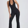 Tuta intera svasata con cut-out e bordi in pizzo Pema Modal in nero Tuta intera svasata con cut-out e bordi in pizzo Pema Modal in nero