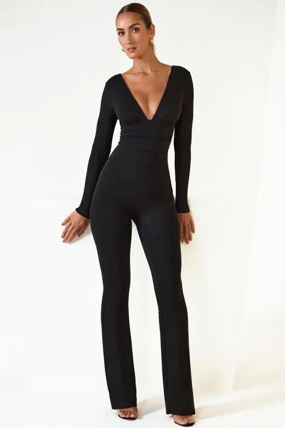 Tuta intera svasata con scollo profondo e ruches in TENCEL™ Modal, colore nero Tuta intera svasata con scollo profondo e ruches in TENCEL™ Modal, colore nero