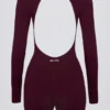 Tuta Soft Active con schiena scoperta in bordeaux Tuta Soft Active con schiena scoperta in bordeaux