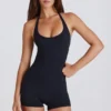 Tuta Soft Active con scollo all’americana in nero Tuta Soft Active con scollo all’americana in nero
