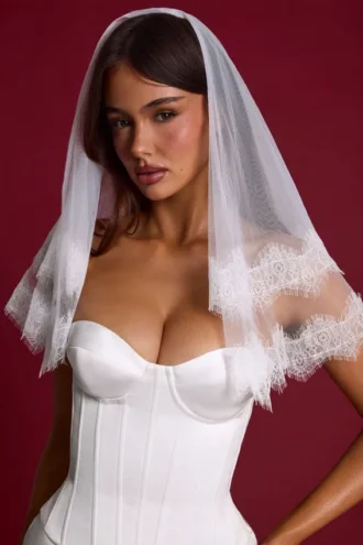 Velo con bordi in pizzo Trixie in bianco