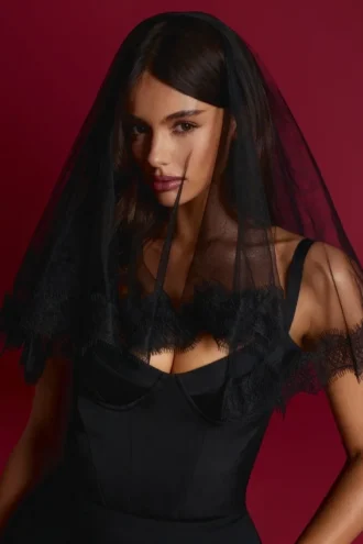 Velo con bordi in pizzo Trixie in nero