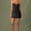 Vestito A-line con scollo a cuore decorato Viela in nero Vestito A-line con scollo a cuore decorato Viela in nero