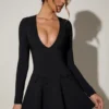 Vestito A-line con scollo profondo e fiocco Graciela in nero Vestito A-line con scollo profondo e fiocco Graciela in nero