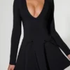 Vestito A-line con scollo profondo e fiocco Graciela in nero Vestito A-line con scollo profondo e fiocco Graciela in nero