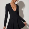 Vestito A-line con scollo profondo e fiocco Graciela in nero Vestito A-line con scollo profondo e fiocco Graciela in nero