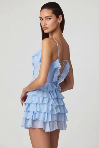 Vestito A-line con volant e allacciatura Lolina in azzurro polvere