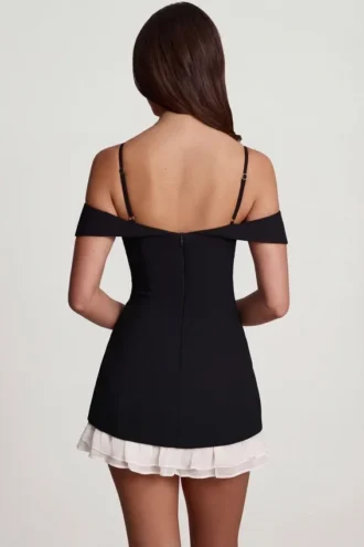 Vestito A-line con volant e spalle scoperte Maelie in nero