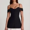 Vestito A-line con volant e spalle scoperte Maelie in nero Vestito A-line con volant e spalle scoperte Maelie in nero