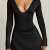 Vestito A-line drappeggiato con schiena scoperta Darana in nero Vestito A-line drappeggiato con schiena scoperta Darana in nero