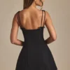 Vestito A-line plissettato con fiocco Cressida in nero Vestito A-line plissettato con fiocco Cressida in nero