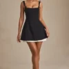 Vestito A-line plissettato con fiocco Cressida in nero Vestito A-line plissettato con fiocco Cressida in nero