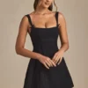 Vestito A-line plissettato con fiocco Cressida in nero Vestito A-line plissettato con fiocco Cressida in nero