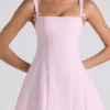 Vestito A-line plissettato con fiocco Cressida in rosa tenue Vestito A-line plissettato con fiocco Cressida in rosa tenue