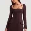 Vestito A-line strutturato a righe Ksenia in marrone cioccolato Vestito A-line strutturato a righe Ksenia in marrone cioccolato