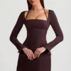 Vestito A-line strutturato a righe Ksenia in marrone cioccolato Vestito A-line strutturato a righe Ksenia in marrone cioccolato