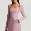 Vestito A-line strutturato a righe sottili Ksenia in color malva Vestito A-line strutturato a righe sottili Ksenia in color malva